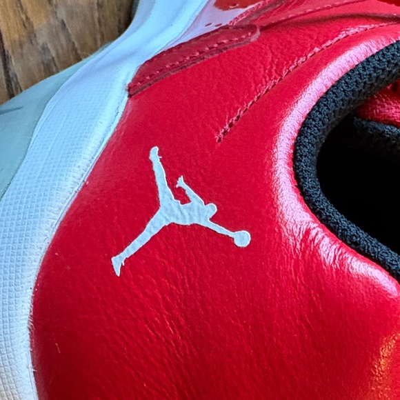 Nike Air Jordan 11 Mids Red size 11 like new - Picture 12 of 16